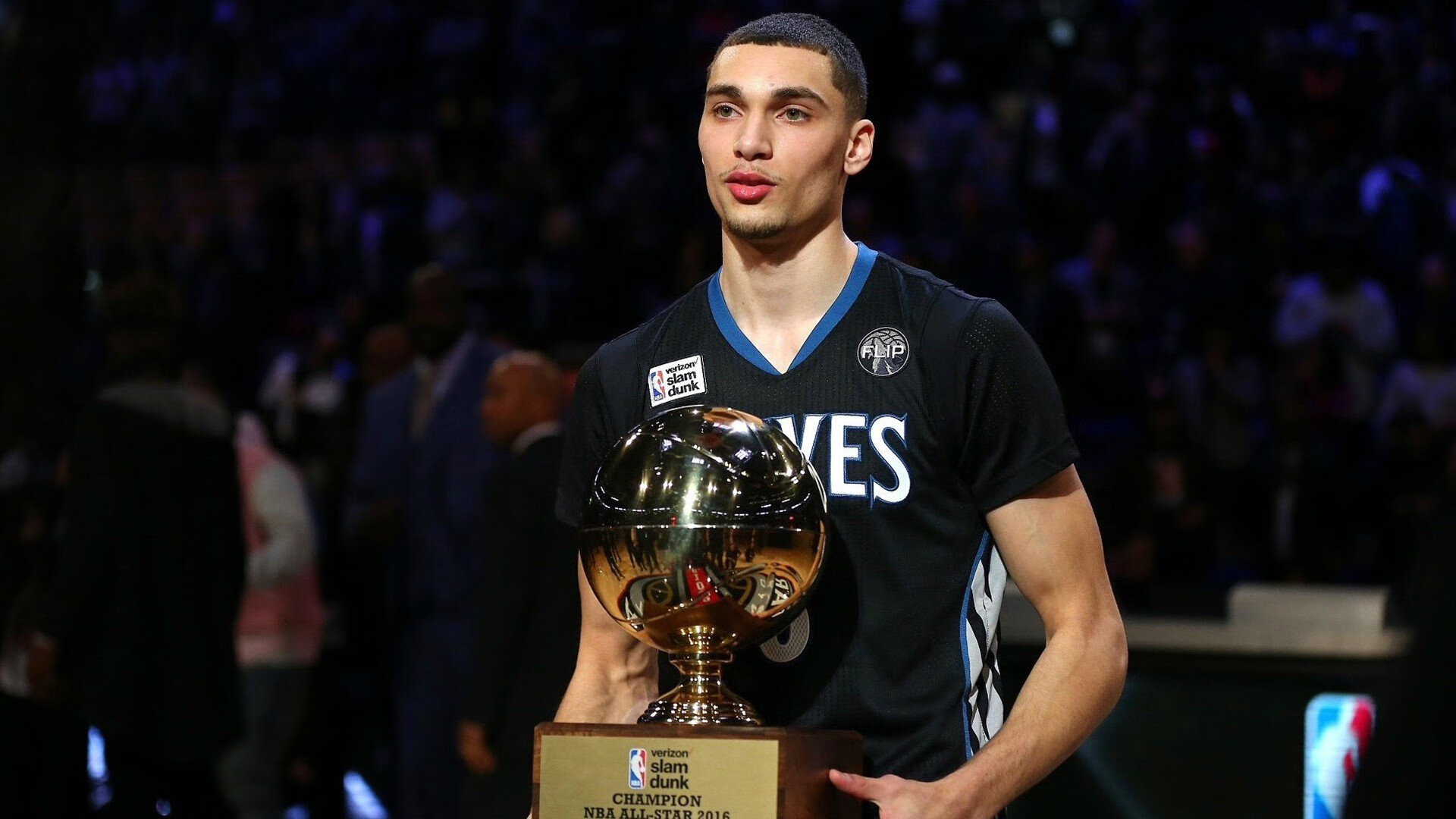 开元体育平台 -最后时刻胜出首场状态出色，西班牙队观众沸腾！，Uzi重返赛场赛场气氛高涨