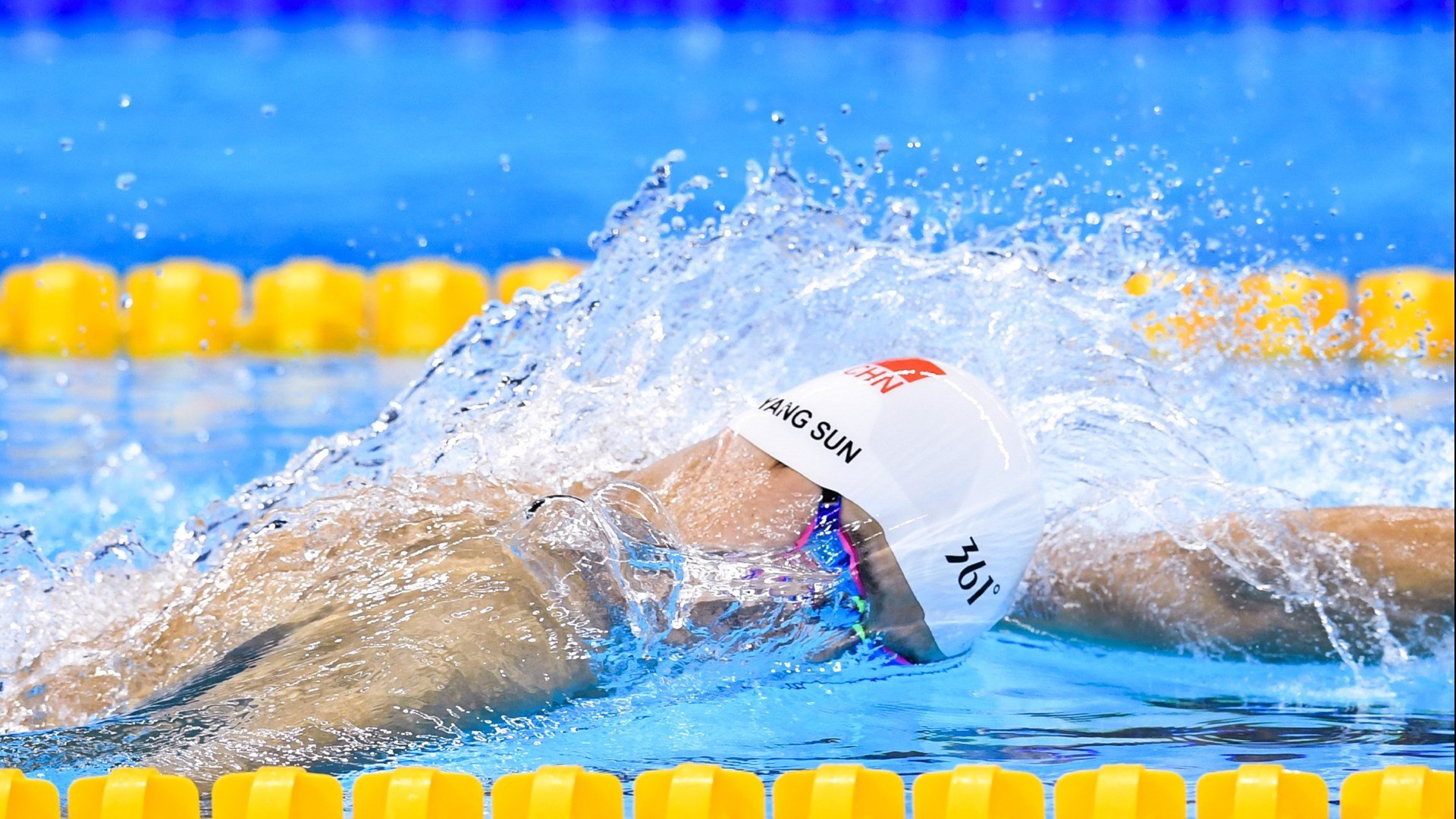 综合格斗赛场焦点!澳大利亚队对阵法国队,激战正酣,豪门对决再度上演